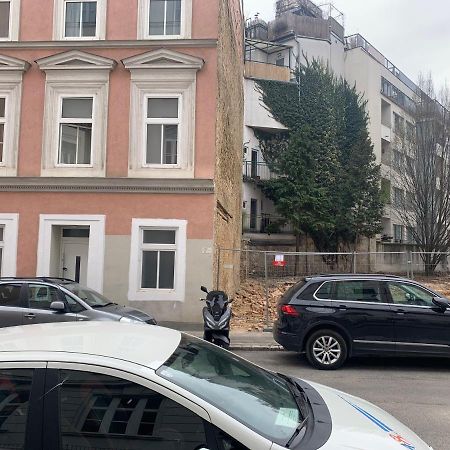 Ferienwohnung Modern Flat With Parking Space Wien Exterior foto